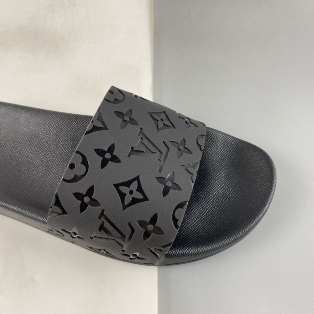 P120  法国顶级高奢品牌，路易威登Louis Vuitton Waterfront Mule Slides印花夏季时尚穿搭室内外沙滩拖鞋“TPU黑光泽老花”