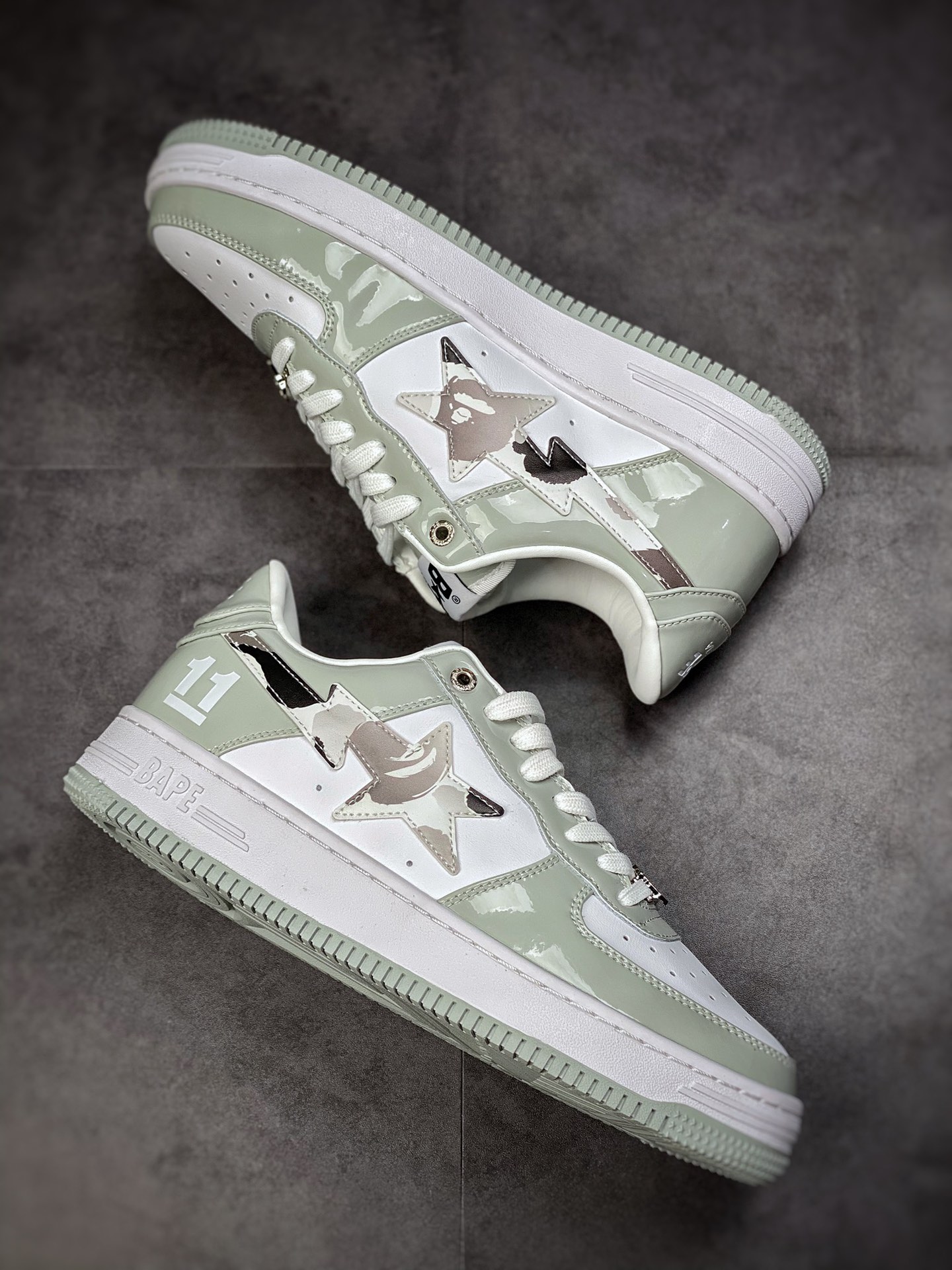 Bape Sta To Low star with the same ape head classic patent leather low-top sports casual sneakers