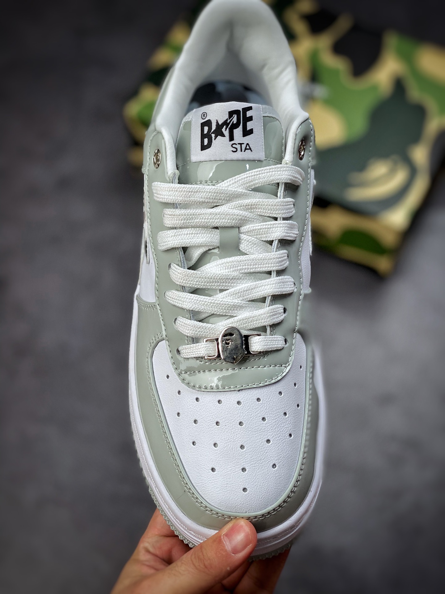 Bape Sta To Low star with the same ape head classic patent leather low-top sports casual sneakers