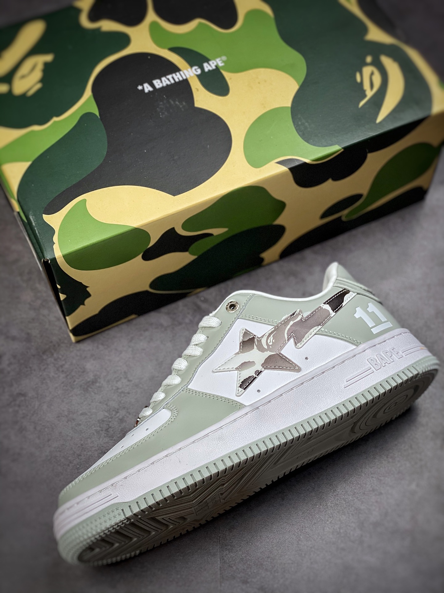 Bape Sta To Low star with the same ape head classic patent leather low-top sports casual sneakers