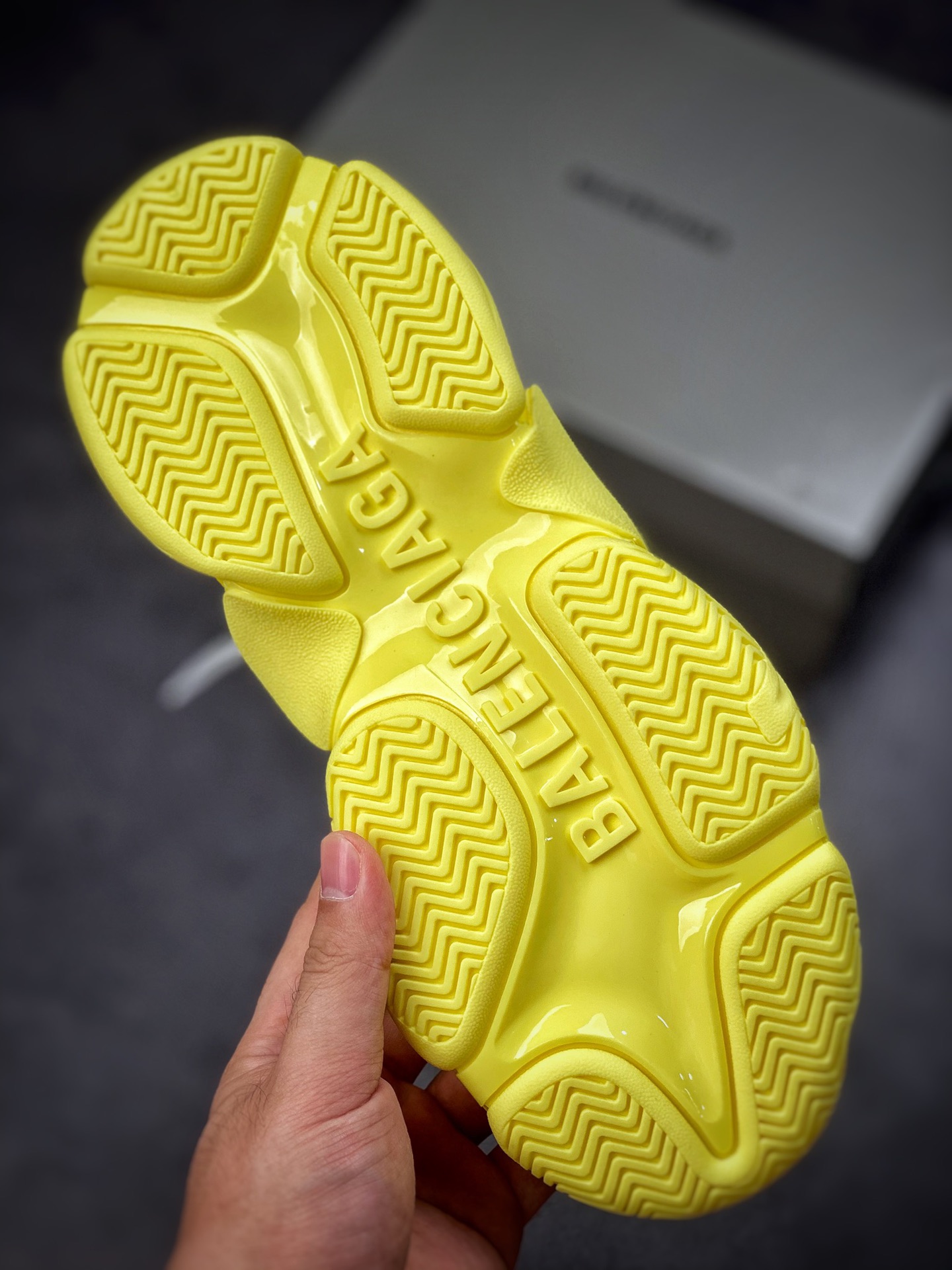 【Overweight shipping】 Original box Balenciaga Triple S Balenciaga Daddy Shoes 1.0 Pure Yellow 524039 W1FB6 2308