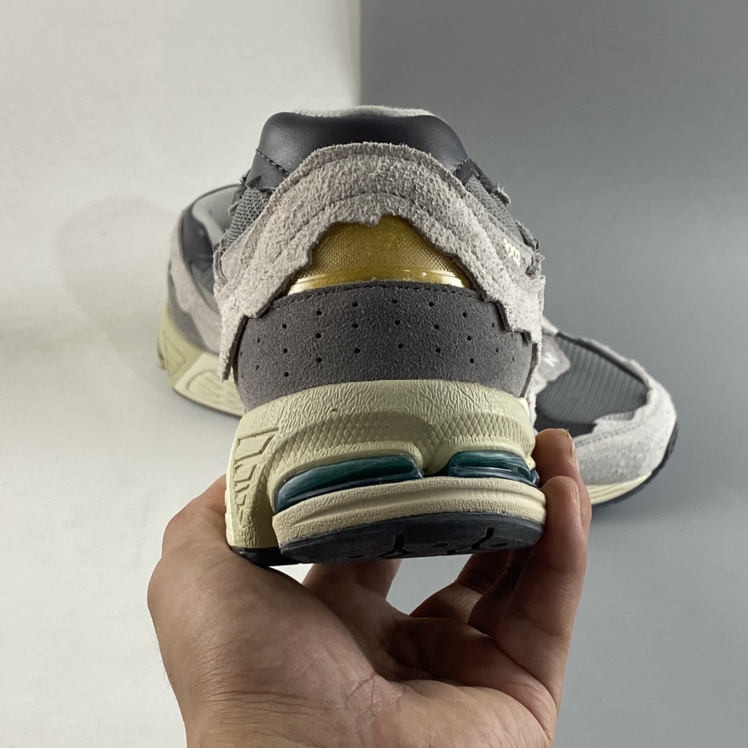 New Balance ”Protection Pack” 2002 series rain cloud gray retro casual running shoes M2002RDA