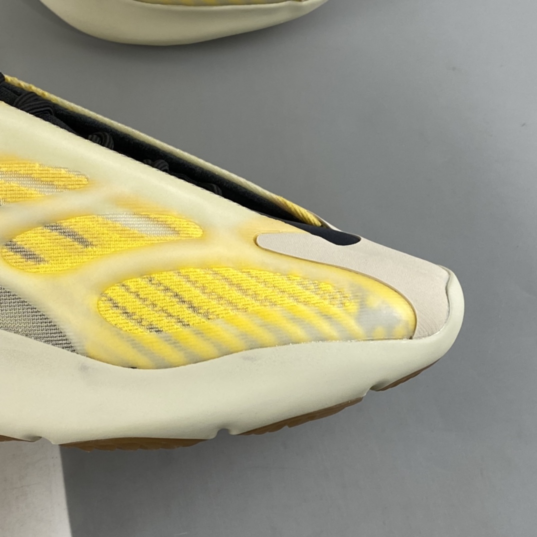 Adidas Originals Yeezy Boost yeezy 700V3 Retro Sneakers/White and Yellow Luminous Version HP5425