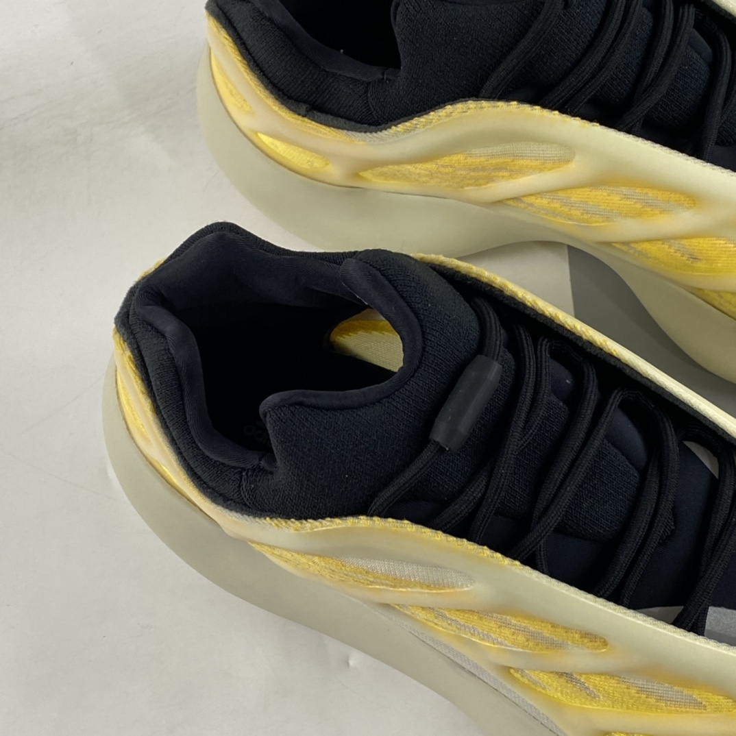 Adidas Originals Yeezy Boost yeezy 700V3 Retro Sneakers/White and Yellow Luminous Version HP5425