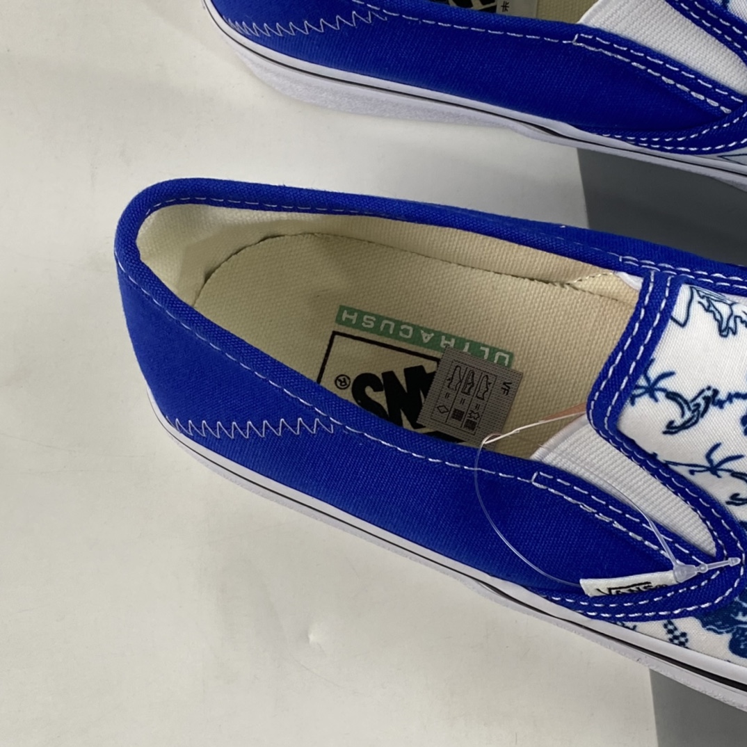 Vans Slip-On Vans Official Blue Fun Print Slip-On Low-Top Canvas Shoes VN0A5HYQAXV