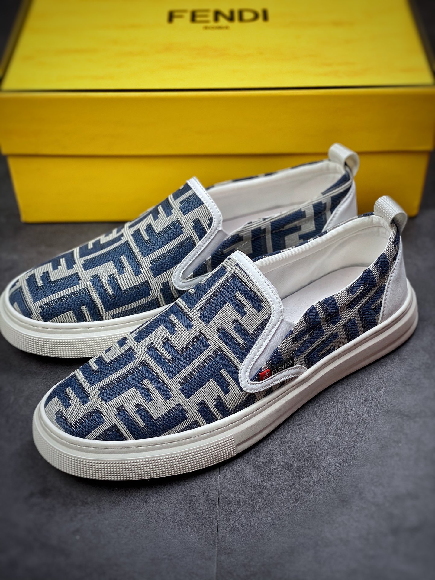 #Overseas version FENDI Fendi casual slip-on sneakers series