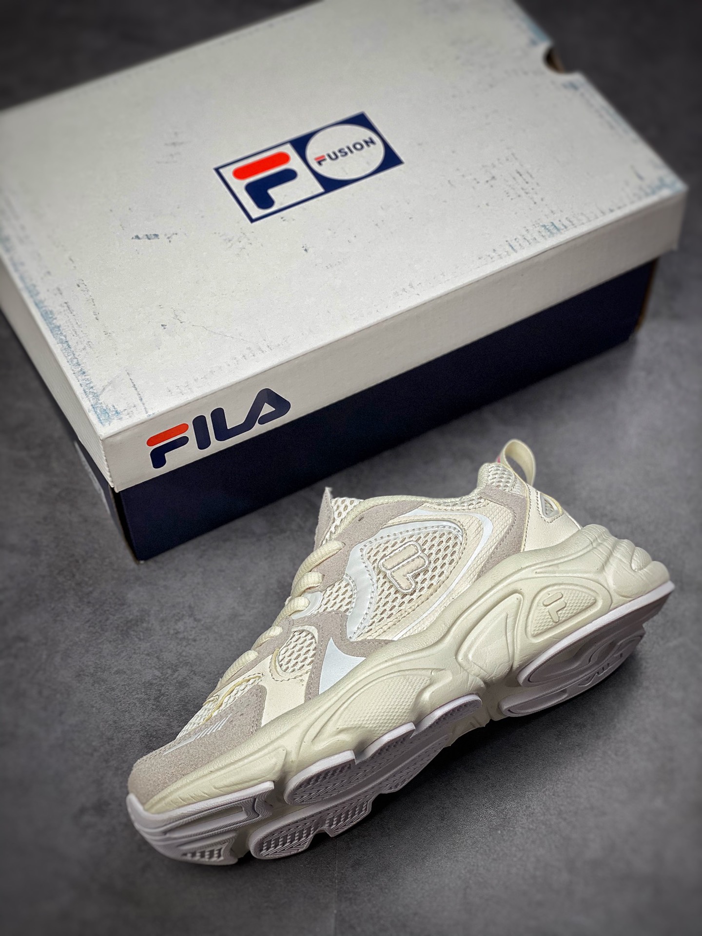 180 FILA 斐乐厚底减震跑步鞋 网布材质老爹鞋 T12W227328FWS