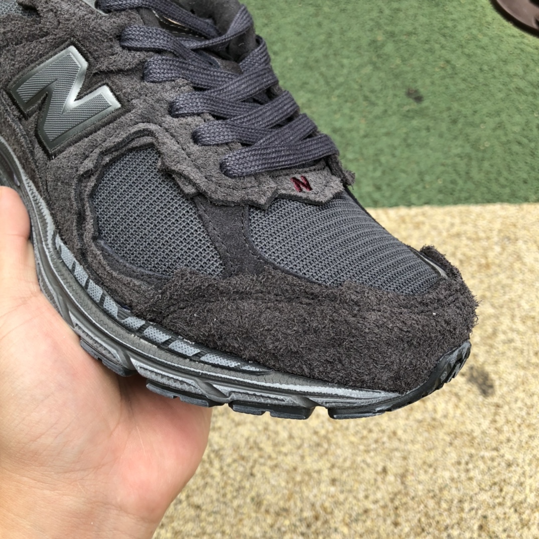 NB200R Phantom Black Pure Original New Balance NB2002R Irregular Cut Deconstruction Phantom Black Sea Salt White Joint Retro Running Shoes M2002RDB