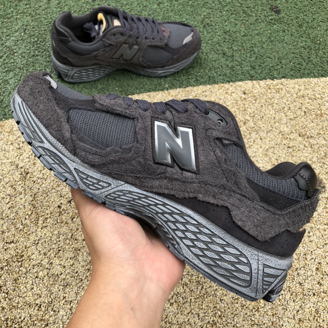 NB200R Phantom Black Pure Original New Balance NB2002R Irregular Cut Deconstruction Phantom Black Sea Salt White Joint Retro Running Shoes M2002RDB