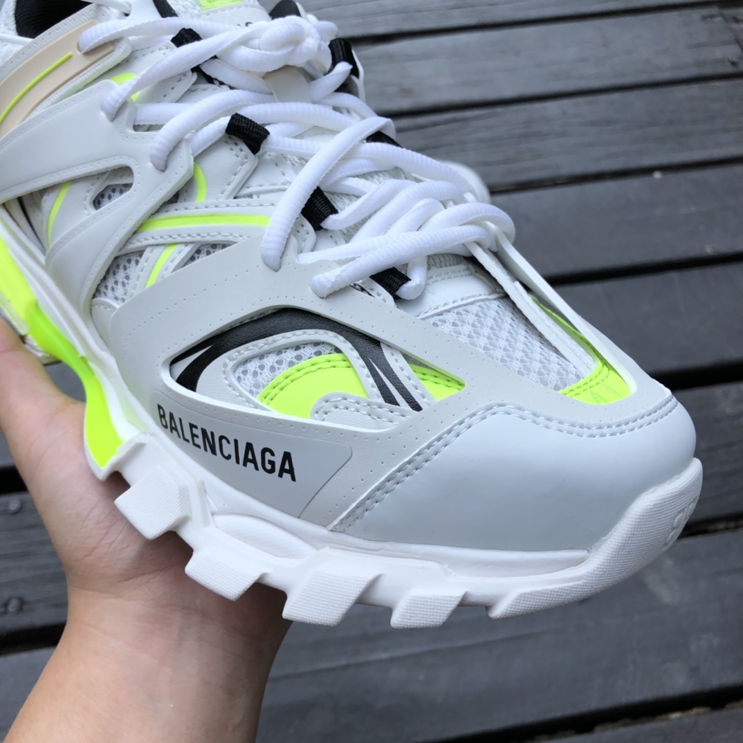 550 Balenciaga Triple S 老爹鞋 巴黎世家