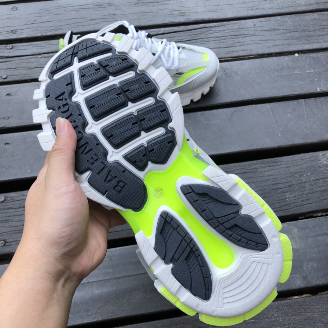 550 Balenciaga Triple S 老爹鞋 巴黎世家