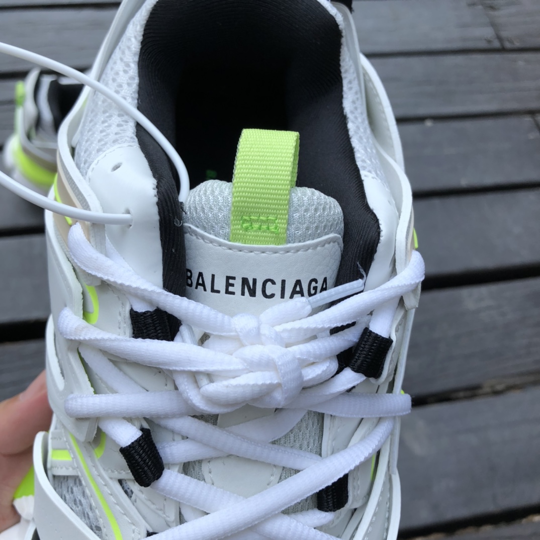 550 Balenciaga Triple S 老爹鞋 巴黎世家