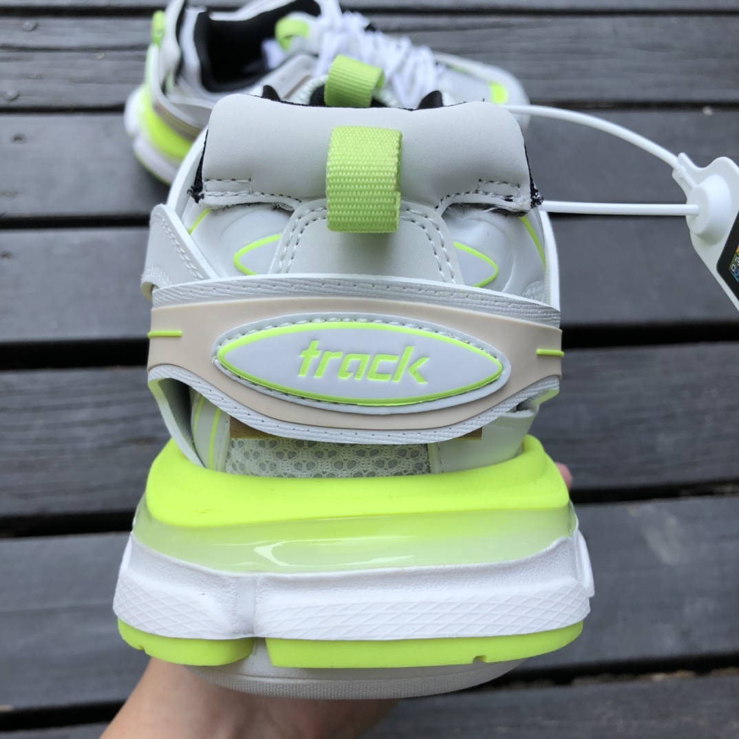 550 Balenciaga Triple S 老爹鞋 巴黎世家