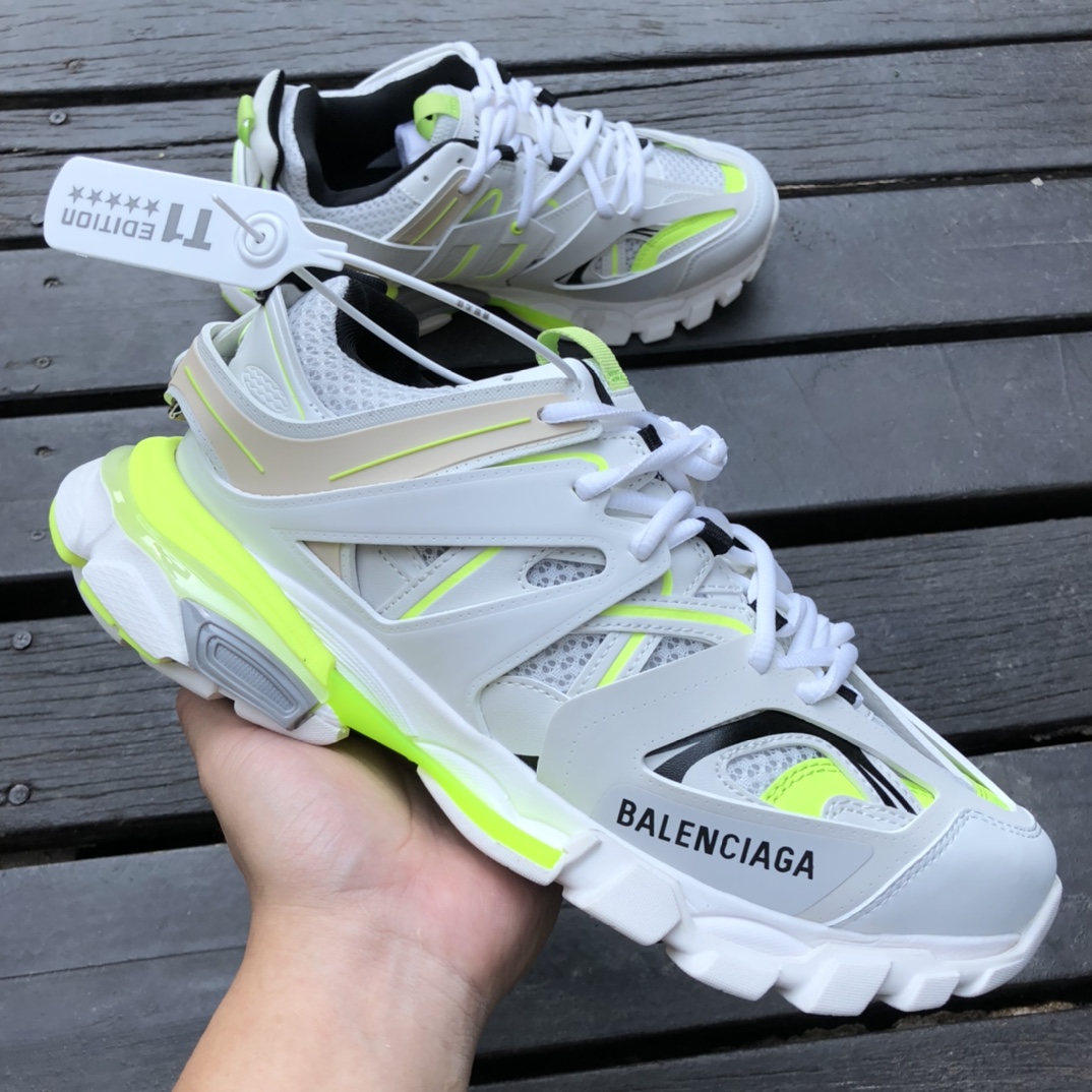 550 Balenciaga Triple S 老爹鞋 巴黎世家