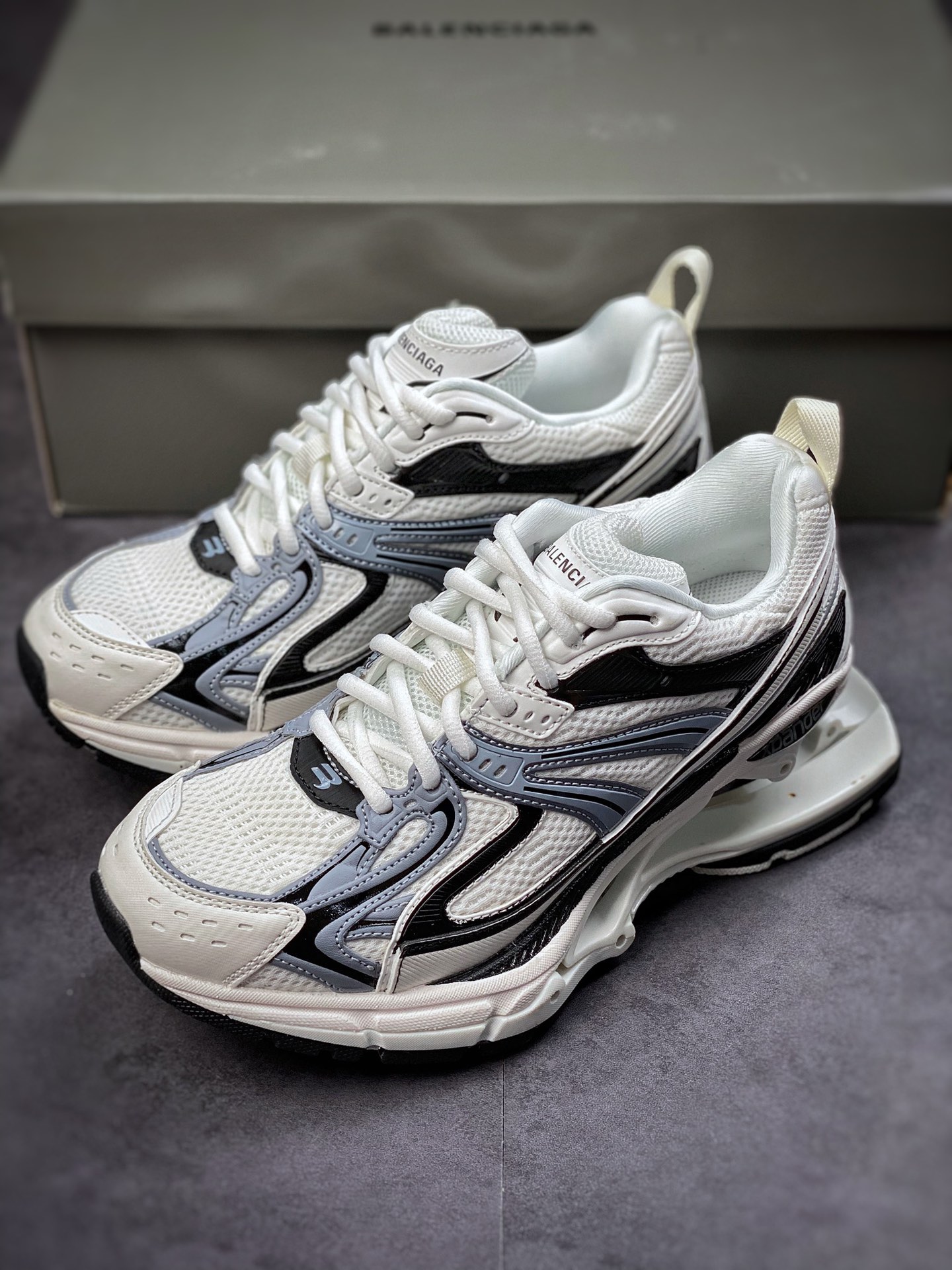 600 BALENCIAGA X-Pander”Gold Brown/White/Black”腾空弹簧底慢跑鞋“网织白黑浅蓝”653870 W2RA4 1291