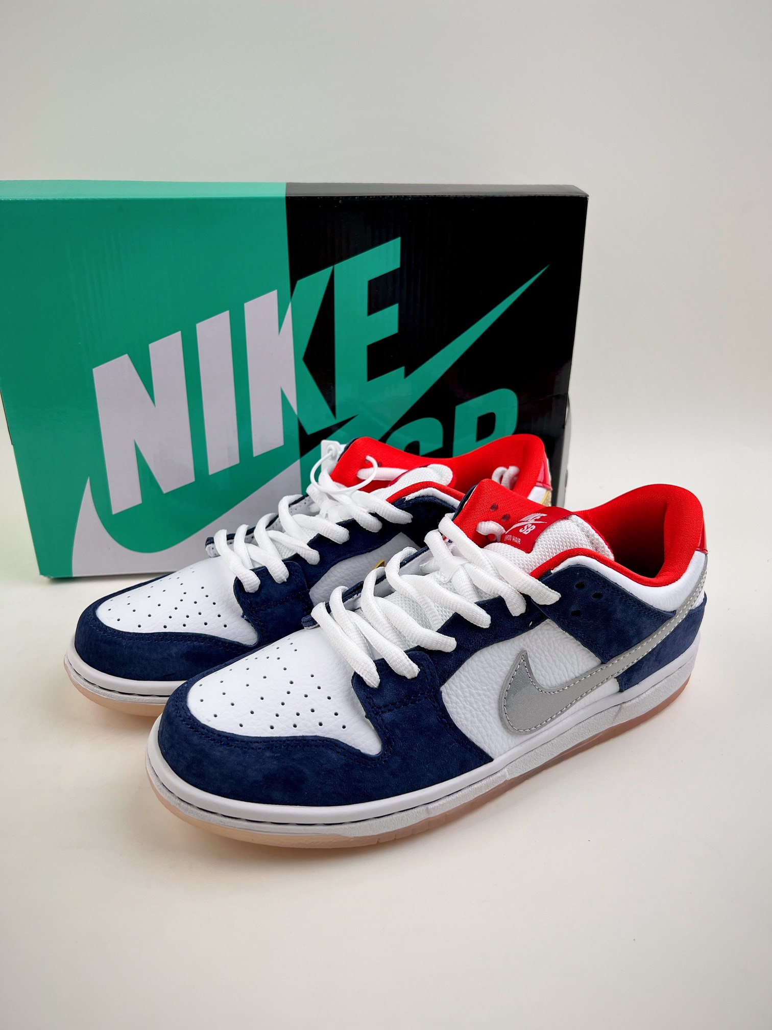 200 NIKE SB Dunk Low BMW 白蓝银839685-416