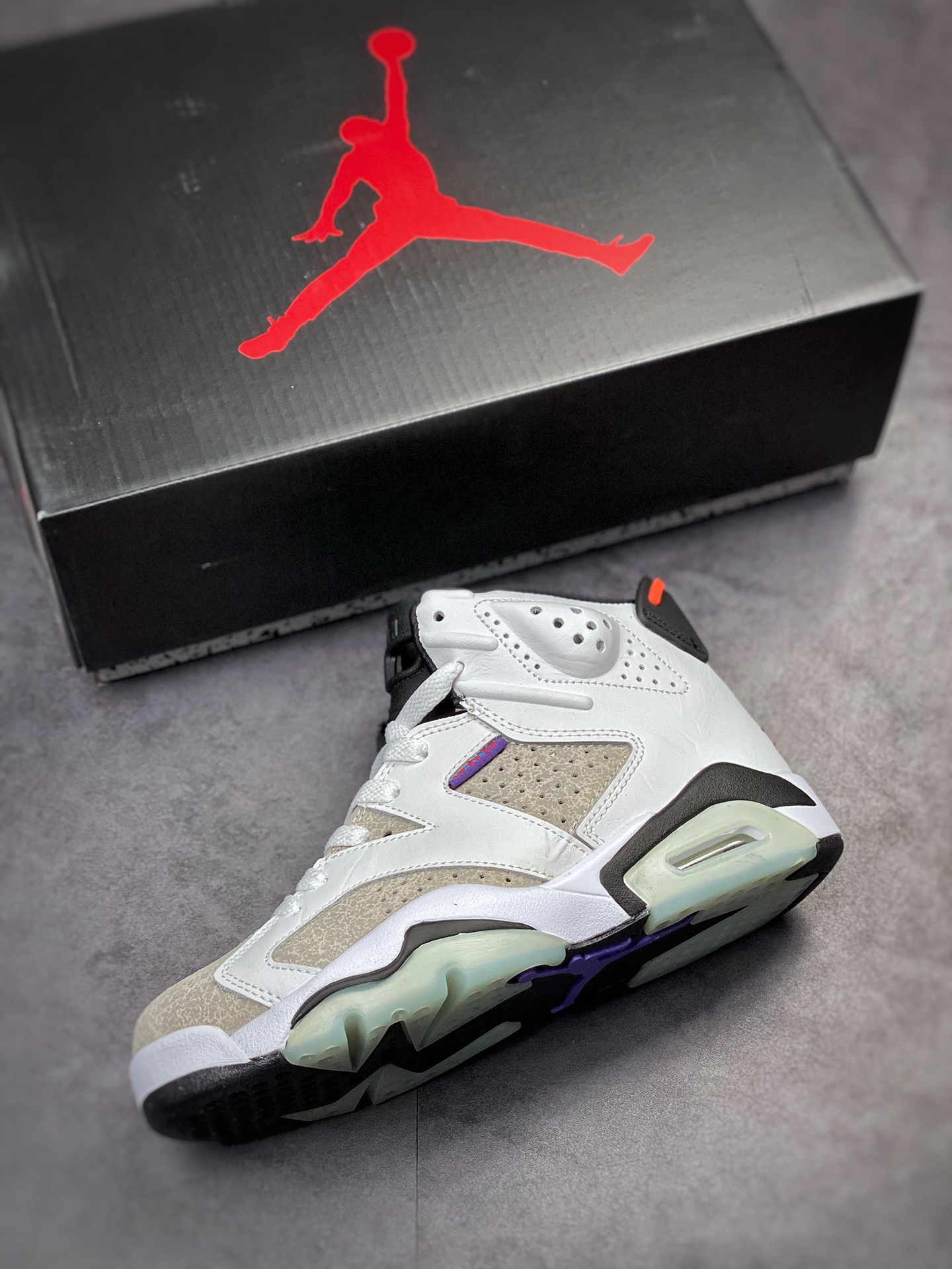 240 Air Jordan Retro 6 ”Flint Grey” 燧石 紫外线  CI3125-100