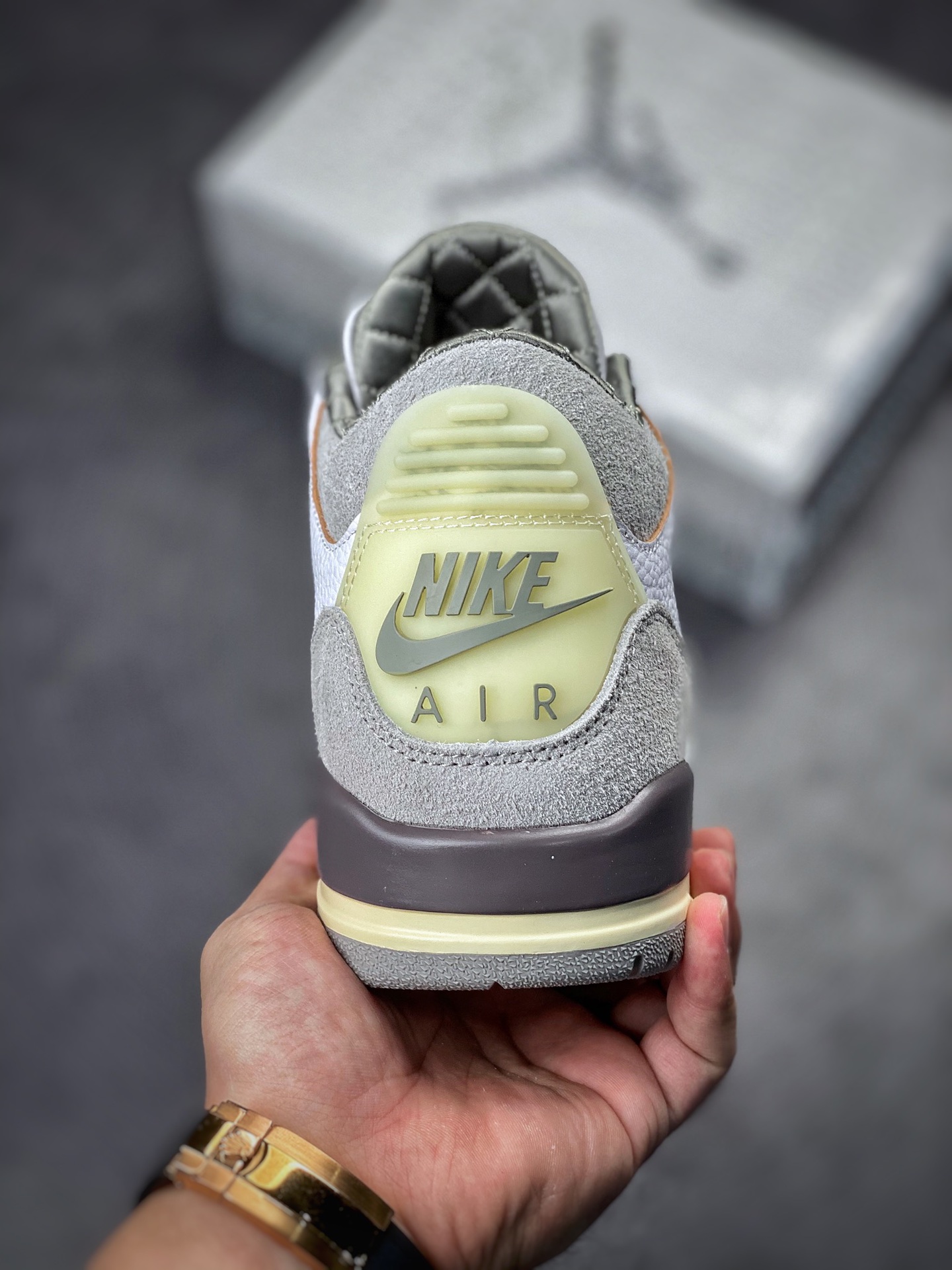 300 A Ma Maniere x Air Jordan 3 ”Violet Ore” 米白灰 DH3434-110