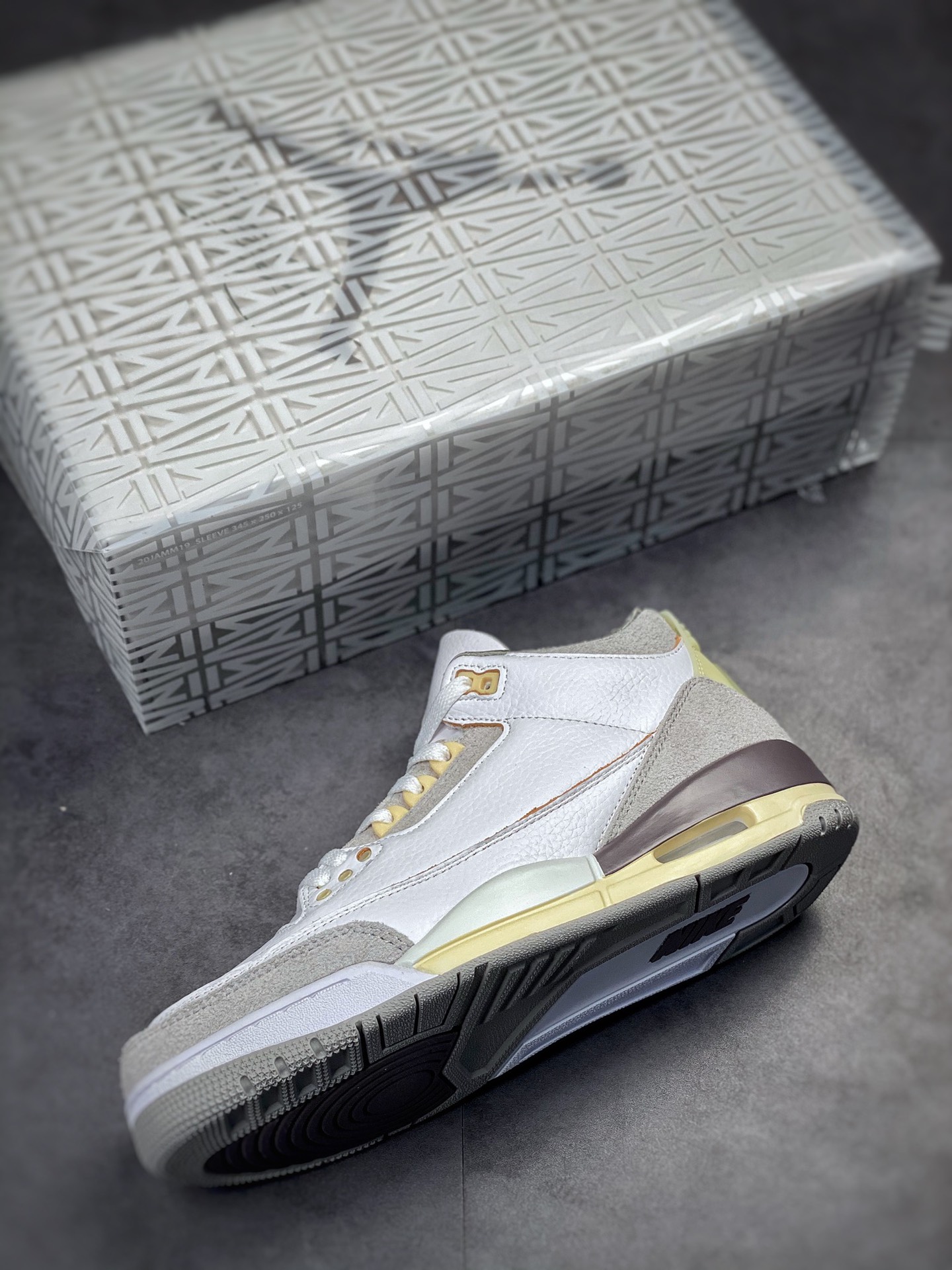 300 A Ma Maniere x Air Jordan 3 ”Violet Ore” 米白灰 DH3434-110