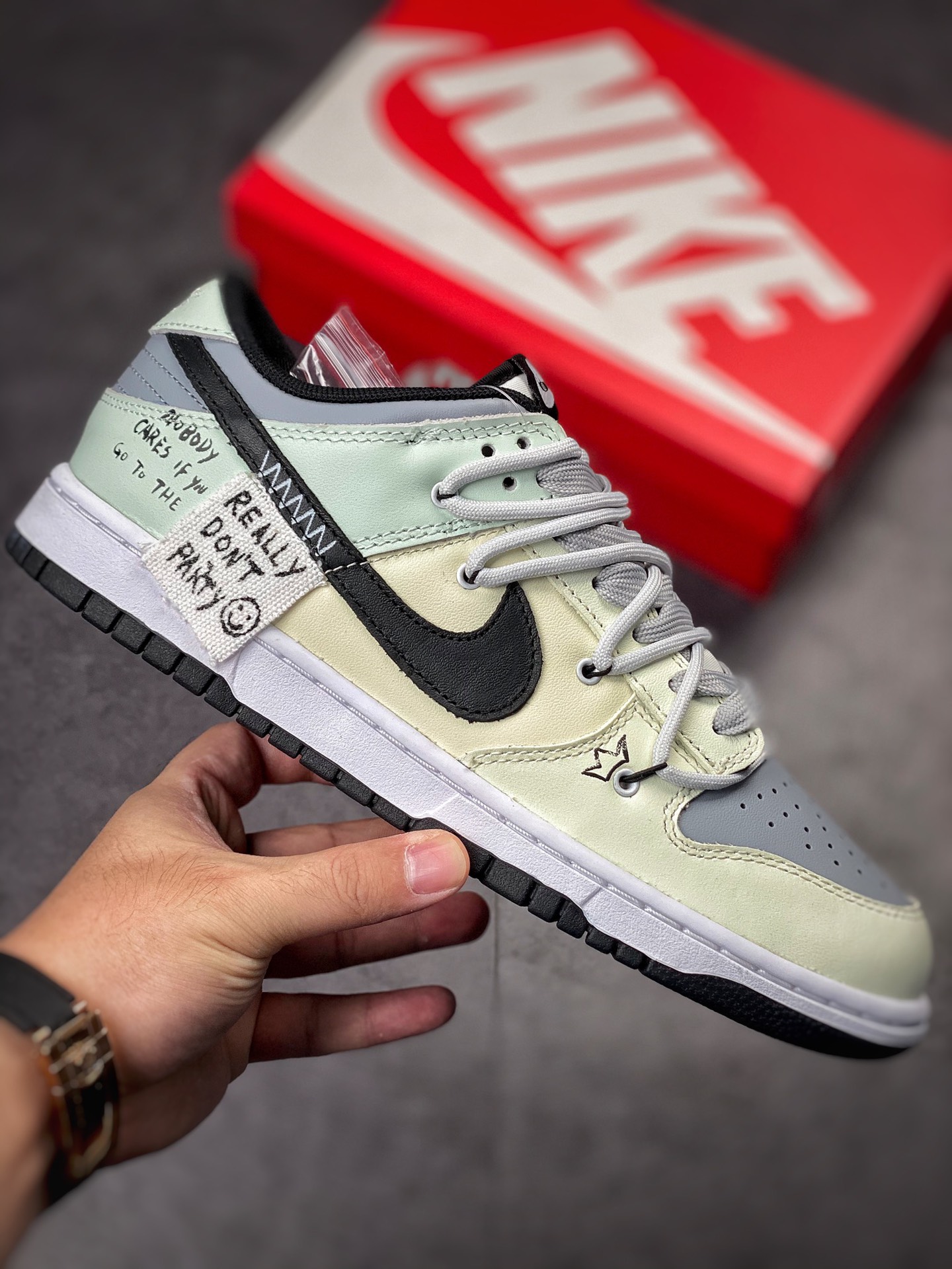 240 Nike SB Dunk Low EWB “Knicks”帆布鞋 DD1391-100