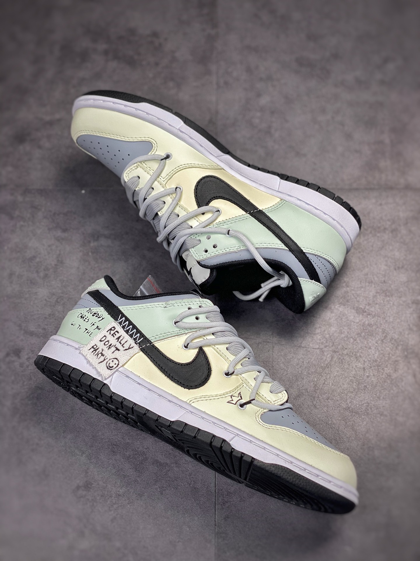 240 Nike SB Dunk Low EWB “Knicks”帆布鞋 DD1391-100