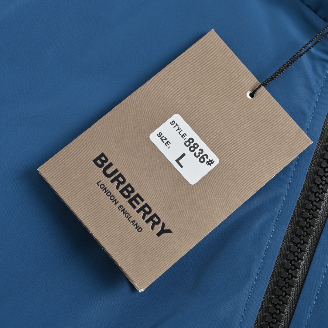 700 Burberry巴宝莉 22Fw 胸口硅胶徽章羽绒服