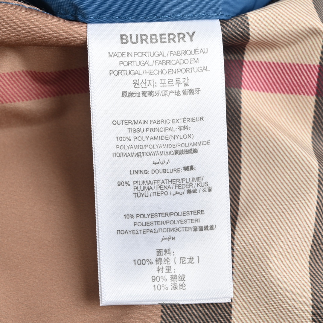 700 Burberry巴宝莉 22Fw 胸口硅胶徽章羽绒服