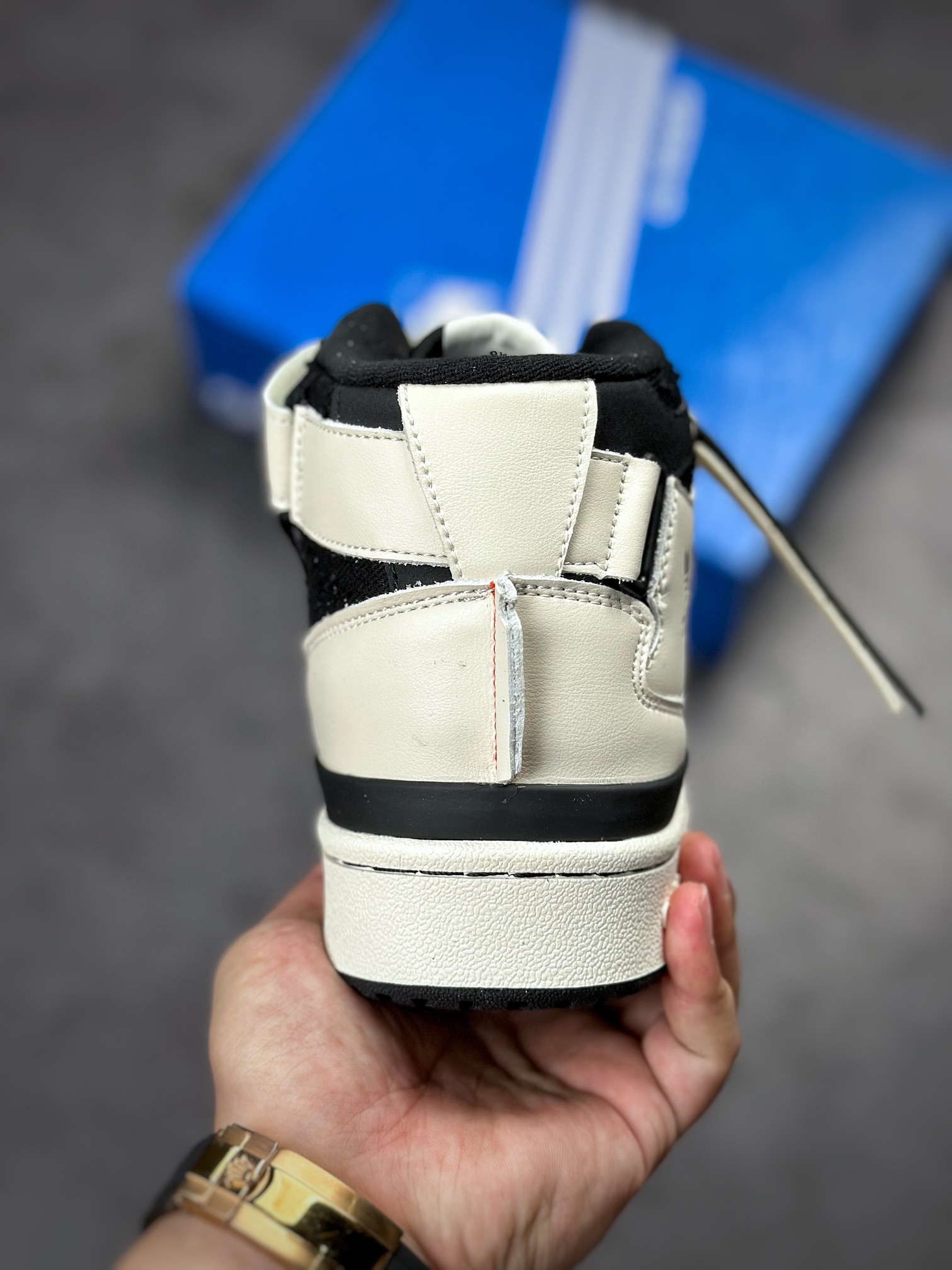 250 Adidas Originals Forum 84 Mid 罗马系列魔术贴中帮复古板鞋GX3957