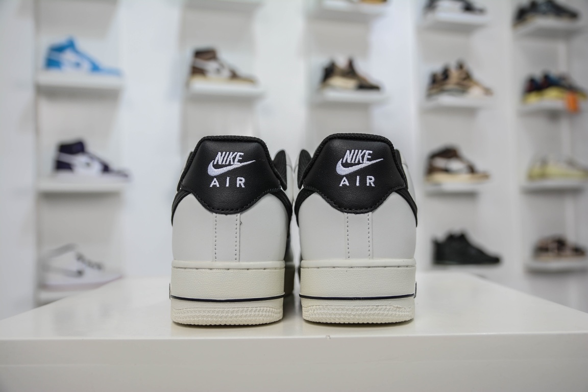 220 Air Force 1 Low 白黑灰 RS2696-112