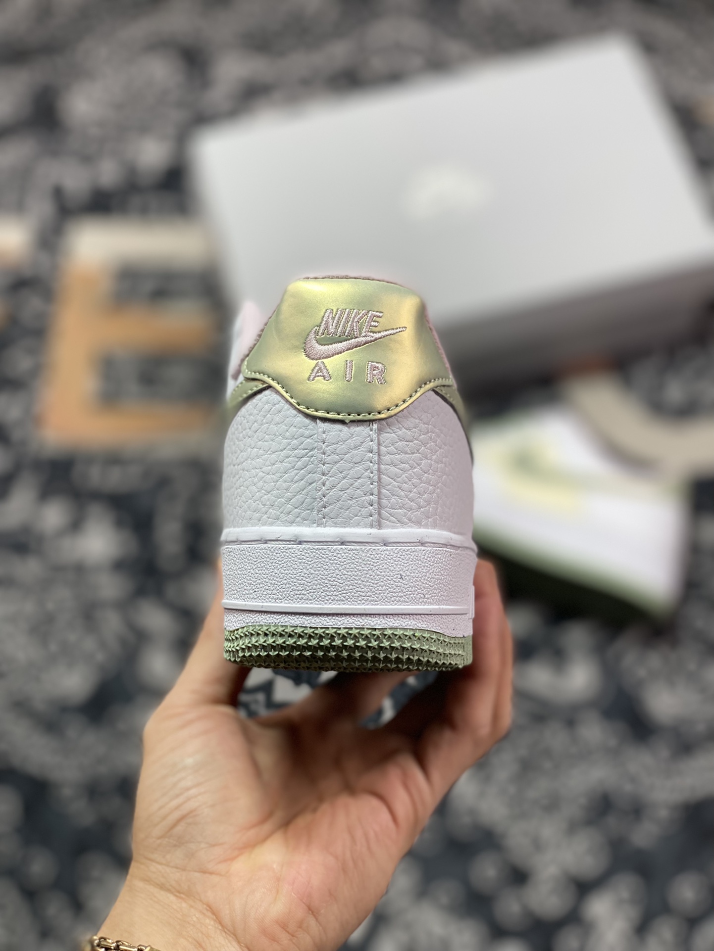 200 Nike Air Force 1’07 LV8空军一号经典“皮革白抹茶绿”DQ0360-100