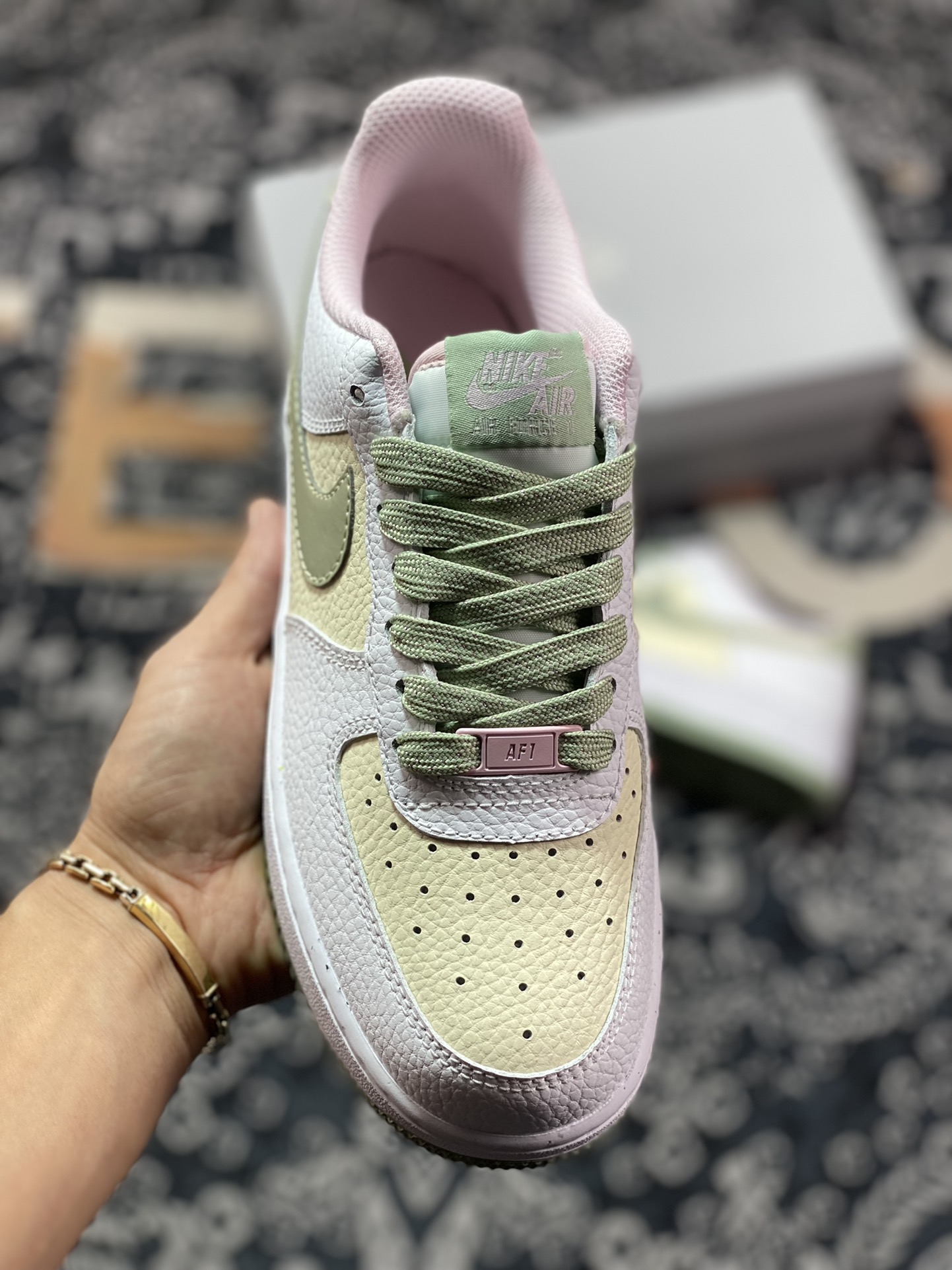 200 Nike Air Force 1’07 LV8空军一号经典“皮革白抹茶绿”DQ0360-100