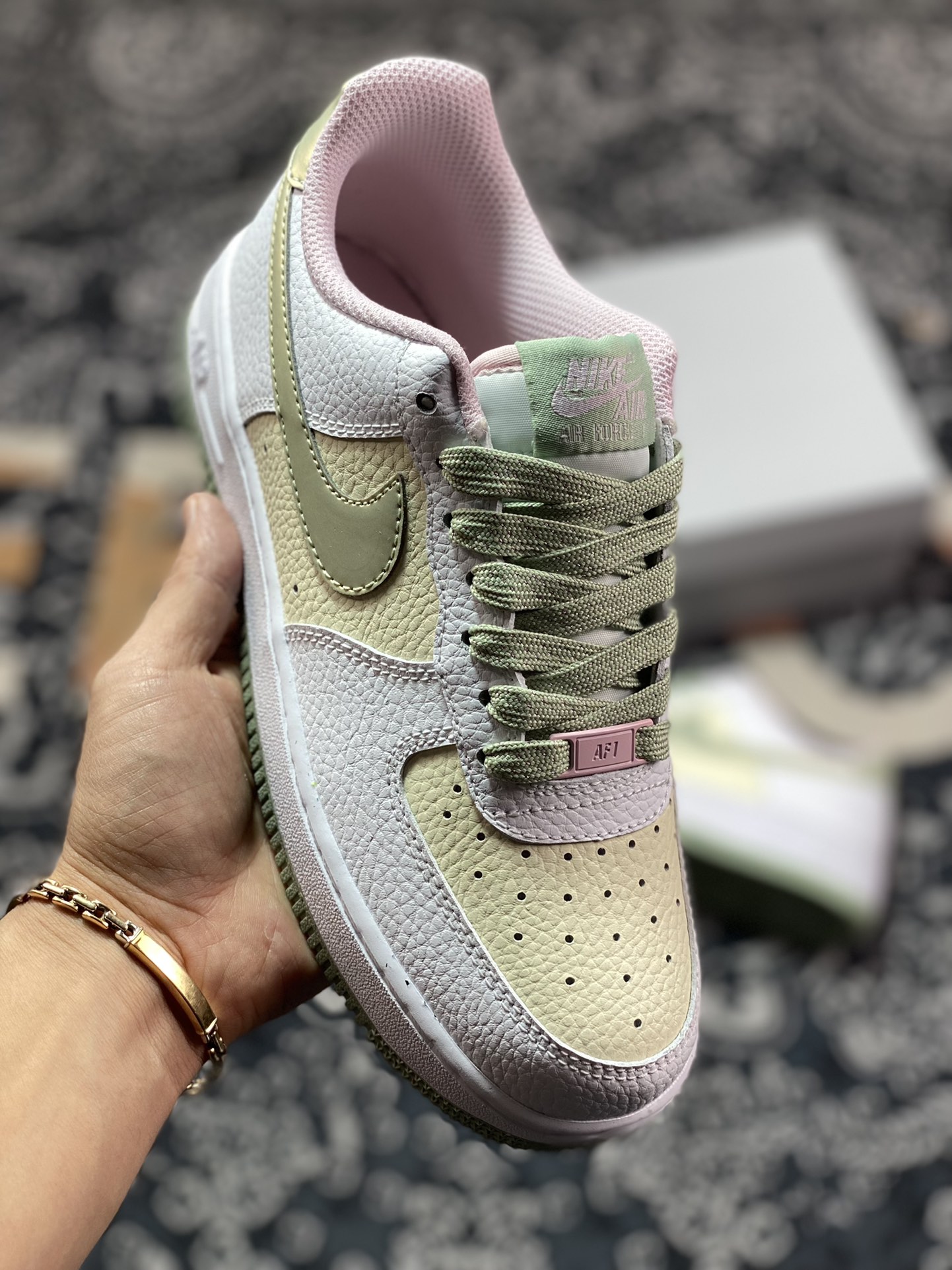 200 Nike Air Force 1’07 LV8空军一号经典“皮革白抹茶绿”DQ0360-100