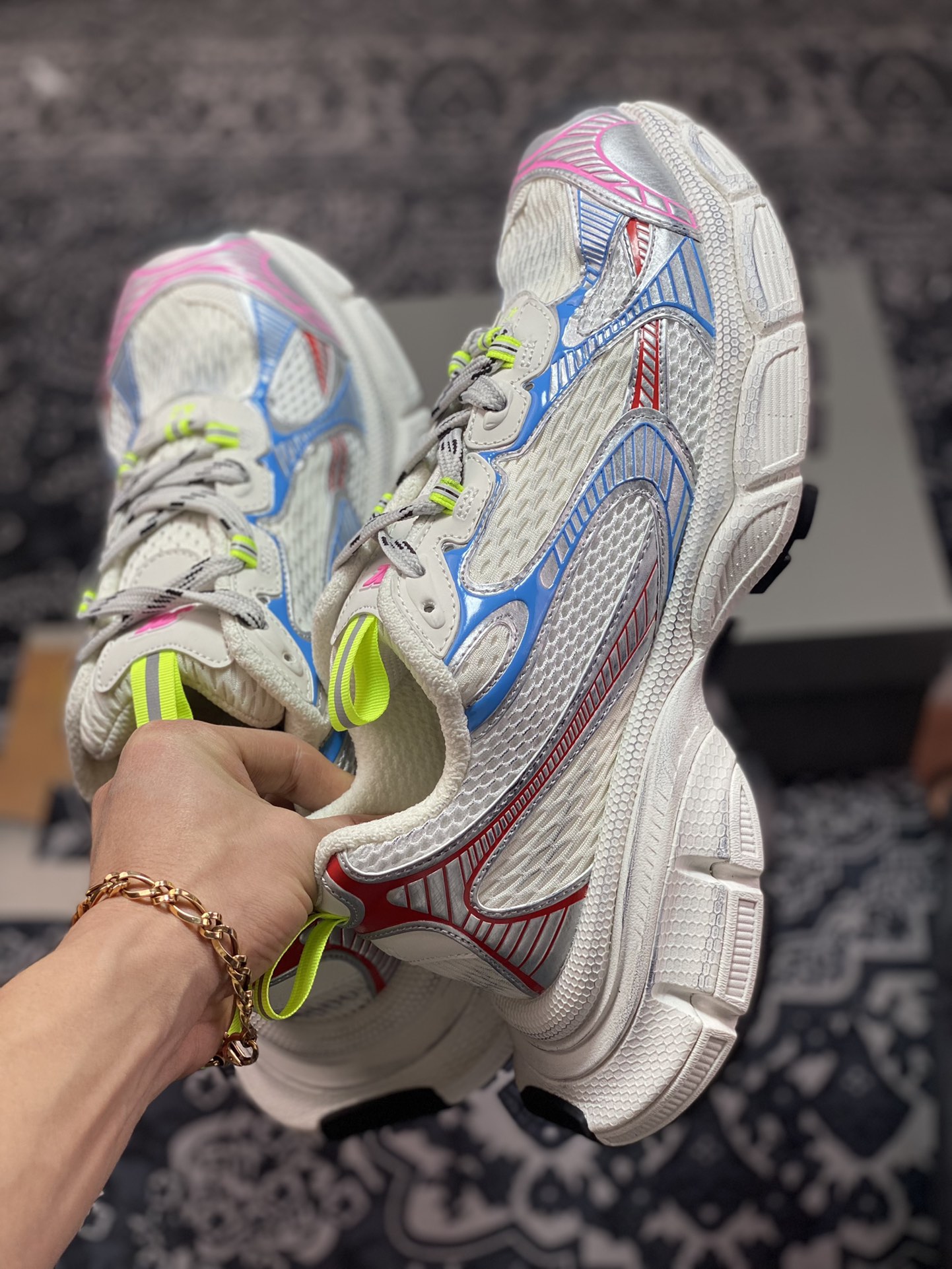 420 巴黎世家BALENCIAGA 3XL Sneakers 3+系列低帮慢跑鞋“网织白蓝粉红荧光绿做旧”734734 W3XL5 9645