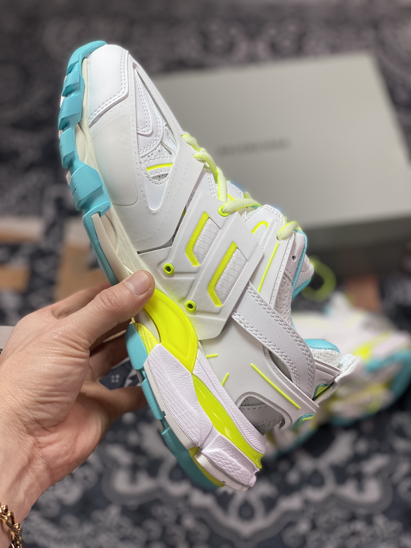 480 巴黎世家BALENCIAGA Track Trainers 3.0代复古慢跑鞋“网布白荧光绿粉蓝”542436 W3AC6 9704