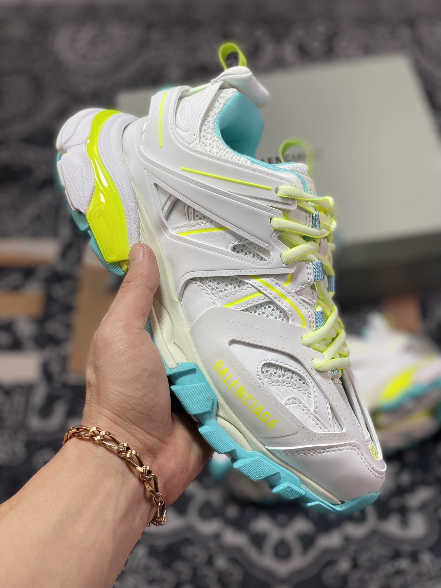 480 巴黎世家BALENCIAGA Track Trainers 3.0代复古慢跑鞋“网布白荧光绿粉蓝”542436 W3AC6 9704