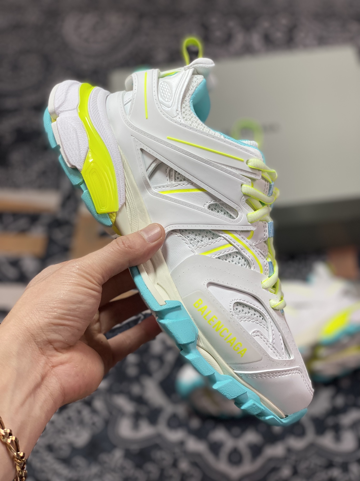 480 巴黎世家BALENCIAGA Track Trainers 3.0代复古慢跑鞋“网布白荧光绿粉蓝”542436 W3AC6 9704