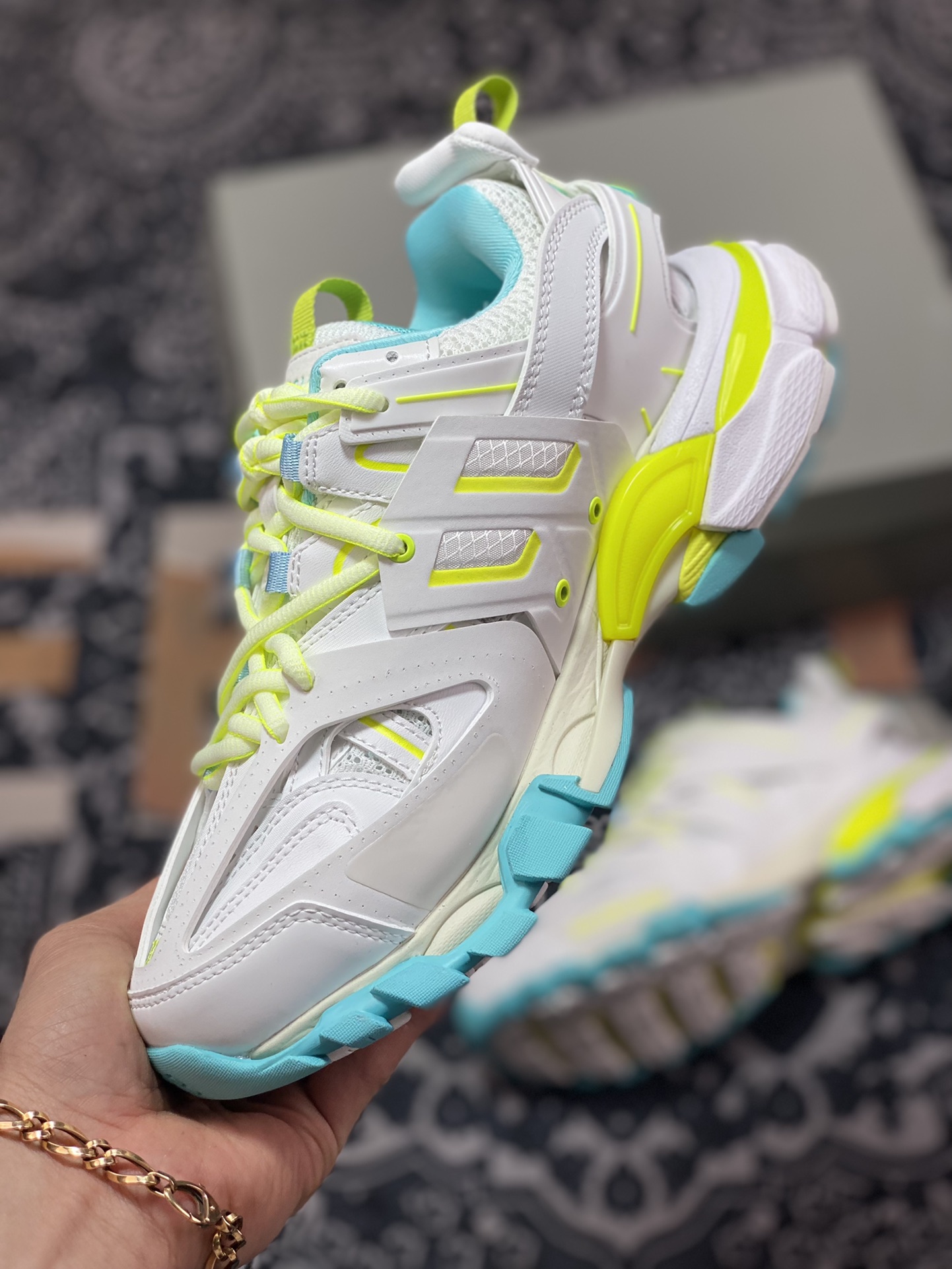 480 巴黎世家BALENCIAGA Track Trainers 3.0代复古慢跑鞋“网布白荧光绿粉蓝”542436 W3AC6 9704