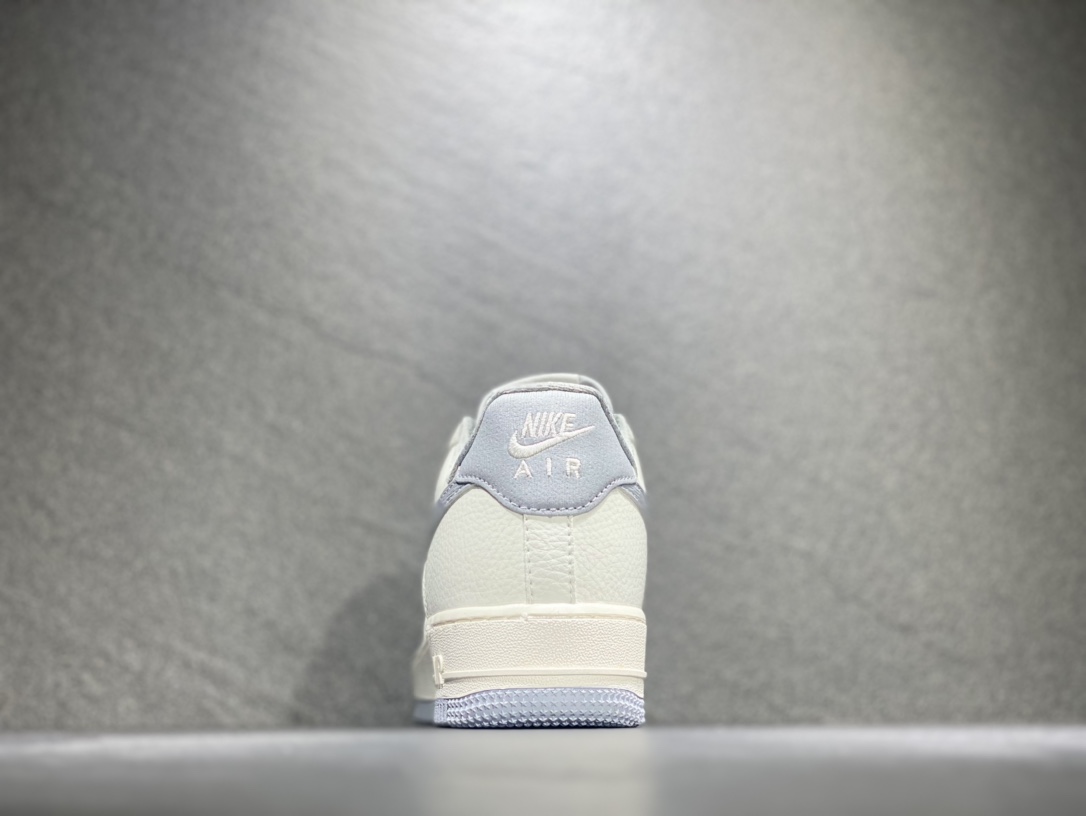 240 Nike Air Force 1 空军一号运动板鞋 NK6369-566