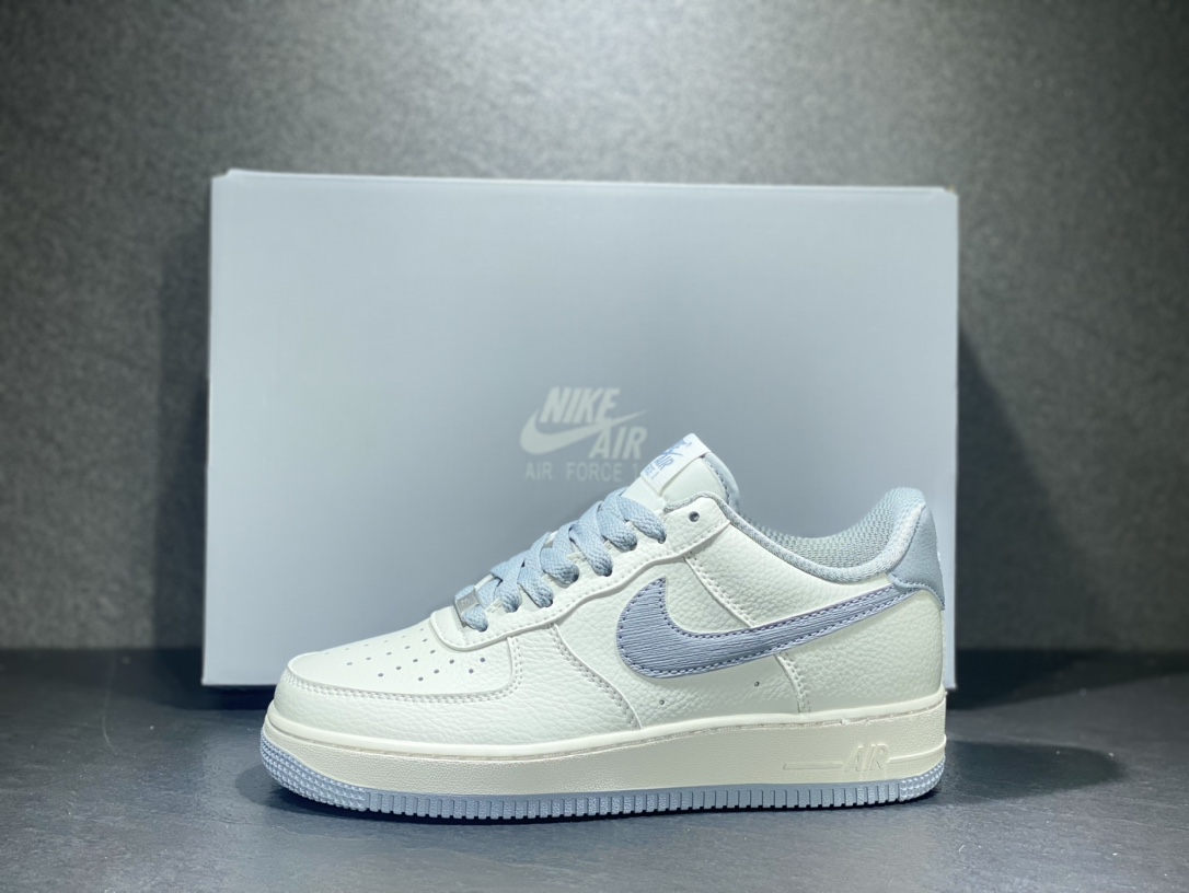 240 Nike Air Force 1 空军一号运动板鞋 NK6369-566