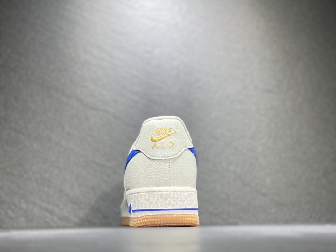 240 Nike Air Force 1 空军一号运动板鞋 NN0613-011