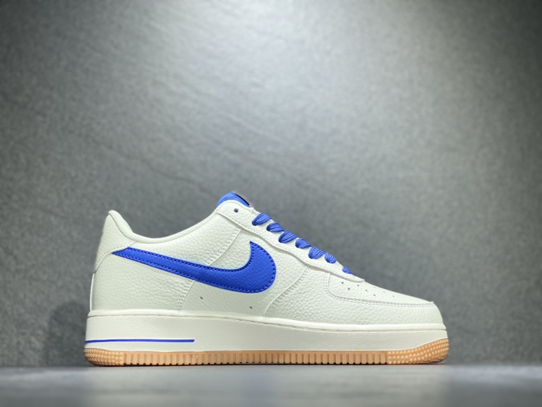 240 Nike Air Force 1 空军一号运动板鞋 NN0613-011