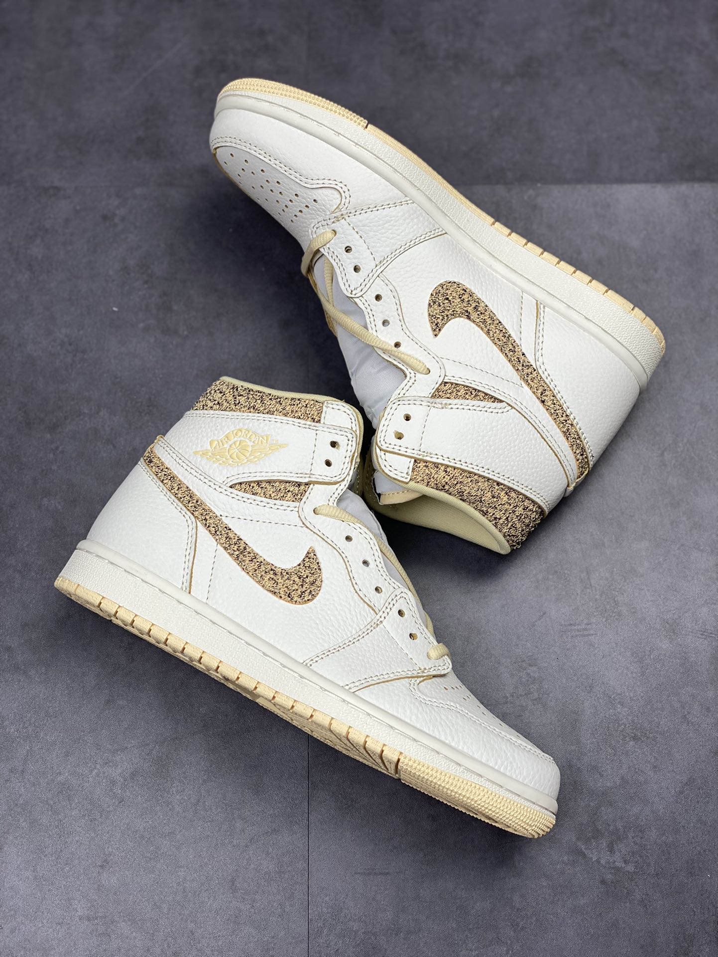 300 Air Jordan 1 High OG ”Vibrations of Naija” 白奶黄斑驳