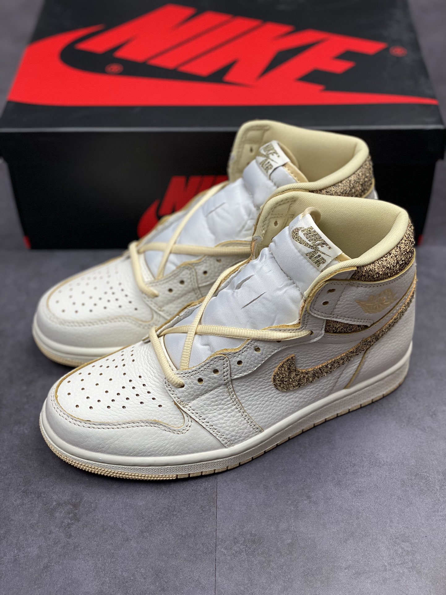 300 Air Jordan 1 High OG ”Vibrations of Naija” 白奶黄斑驳