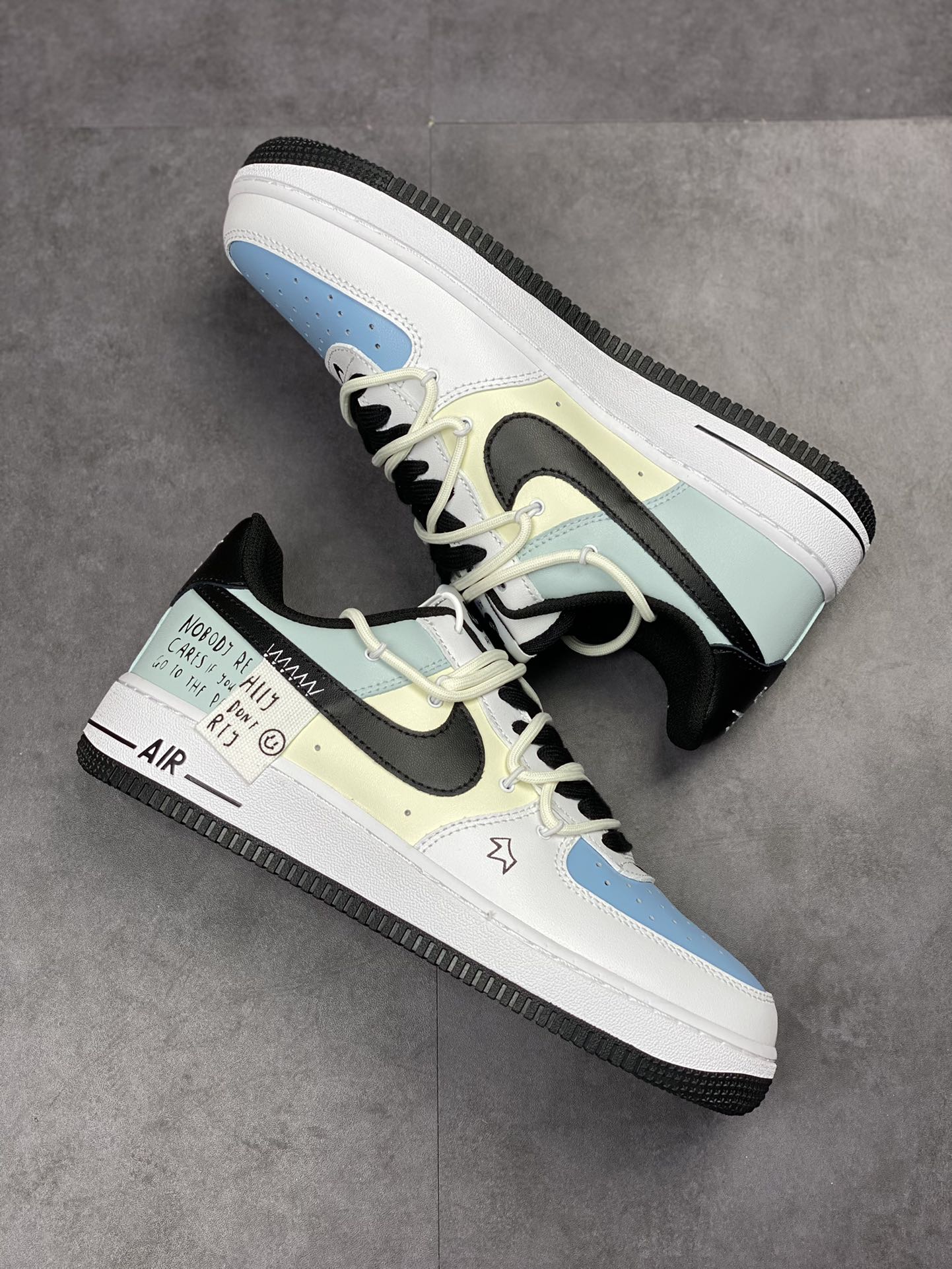 230 Nike Air Force 1 Low 07 浅蓝黑皇冠涂鸦 DH7561-102