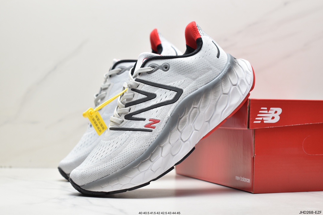 180 New Balance Fresh Foam X More v4 轻盈跑鞋 MMORBM4