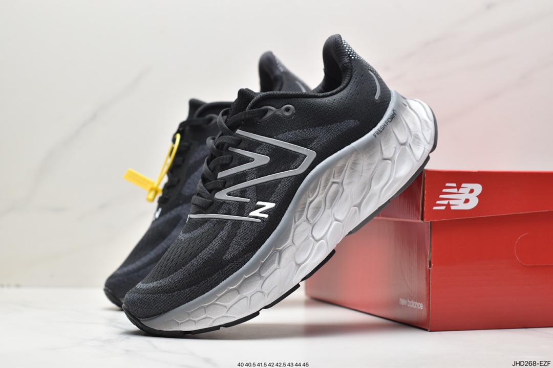 180 New Balance Fresh Foam X More v4 轻盈跑鞋 MMORBM4