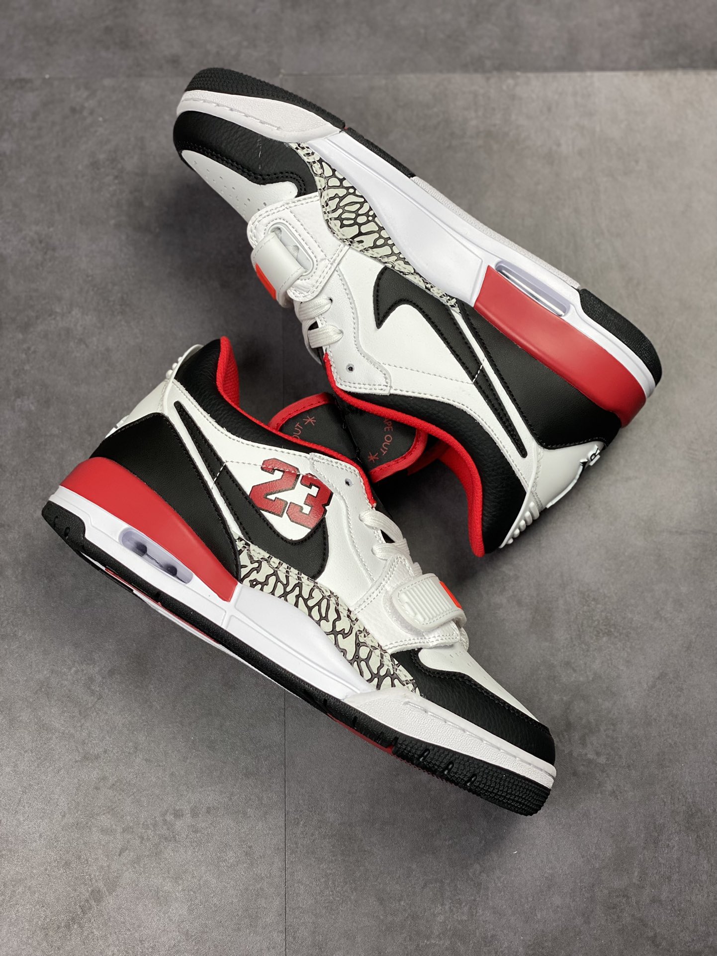 240 Air Jordan Legacy 312 Low 有着交错结合的设计 FJ7221-101