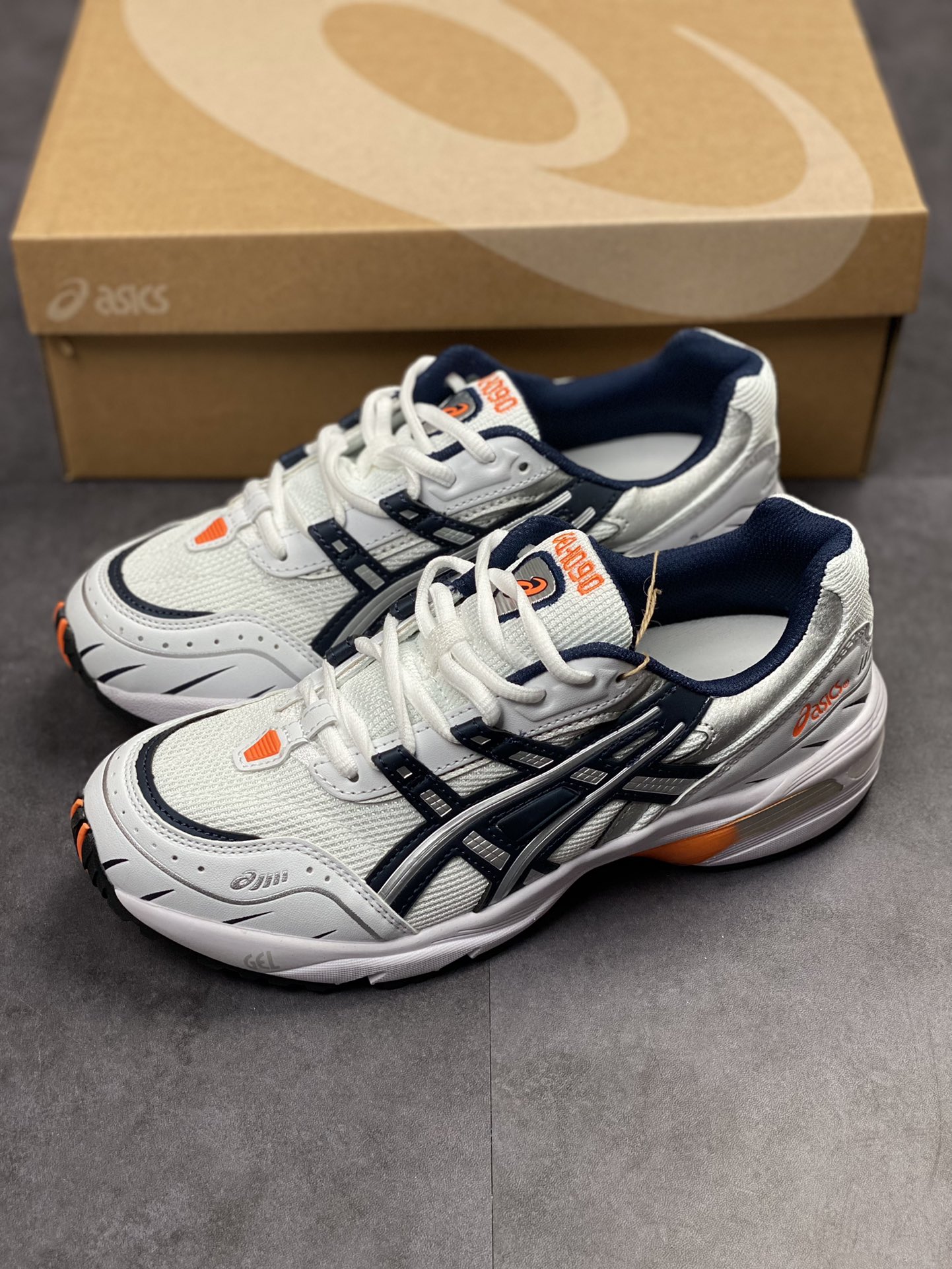 180 亚瑟士/ASICS Tiger GEL-1090V2系列 1021A275-100