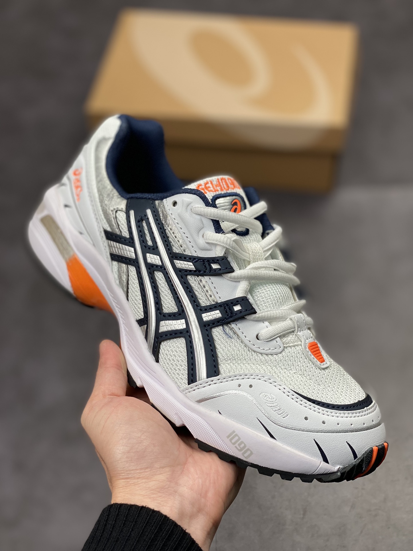 180 亚瑟士/ASICS Tiger GEL-1090V2系列 1021A275-100