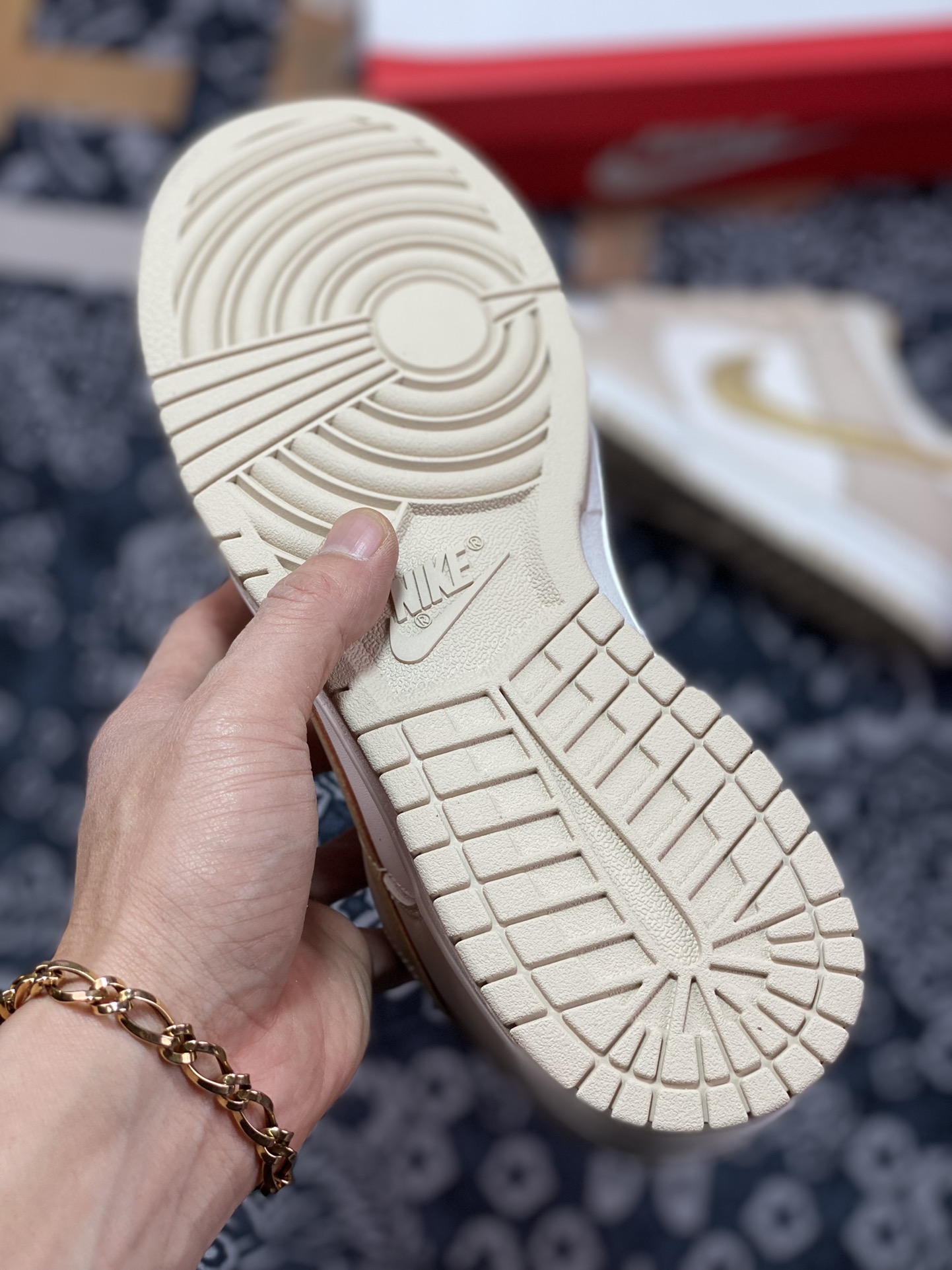 200 Nike SB Dunk Low”“Gold Swoosh”扣篮系列低帮休闲运动滑板板鞋“杏白金钩”DX5930-001